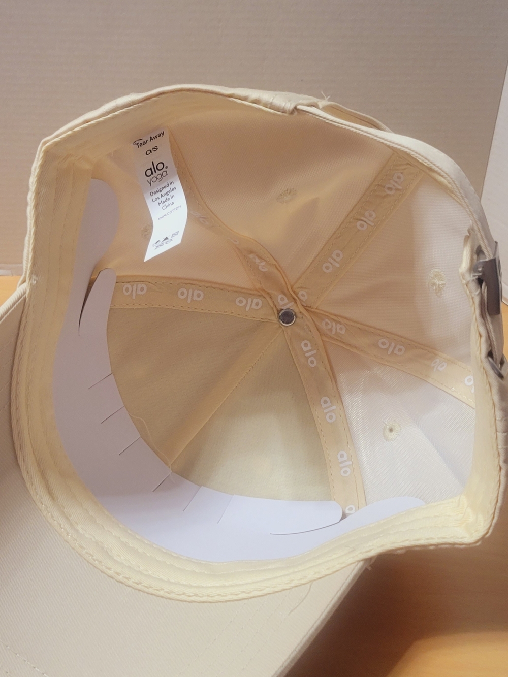 ALO Yoga Cream Logo Strapback Cap - Picture 6 of 6